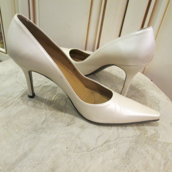 Stuart Weiztman women's satin pearl pump pointy shoes Sz 9 - Picture 8 of 16
